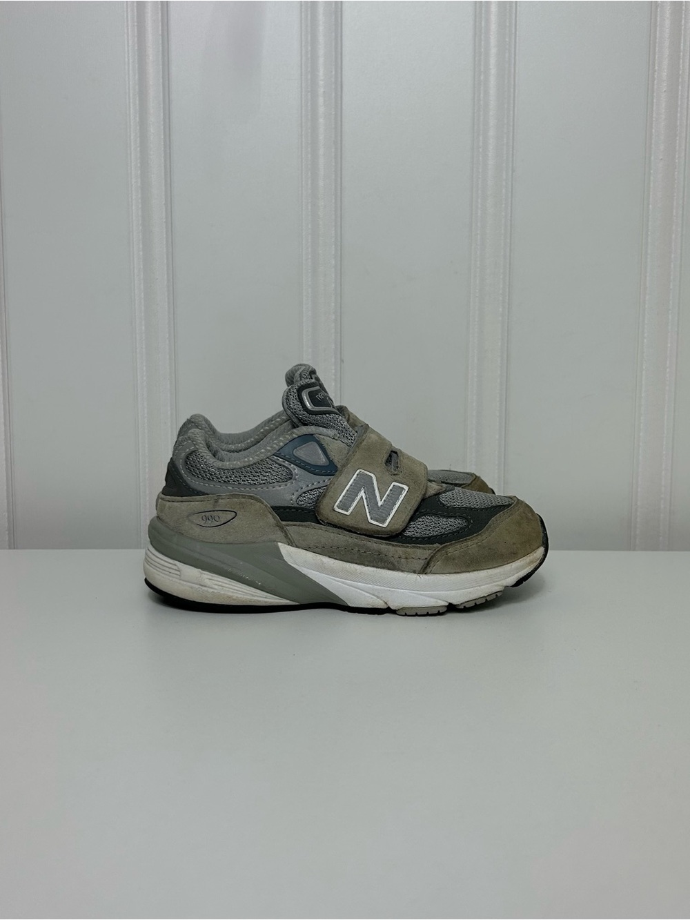 New Balance 990 v6 grey strap sneakers kids 10
